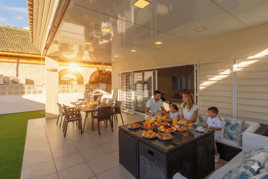 VILLA WITJ POOL IN WINTER. MALAGA