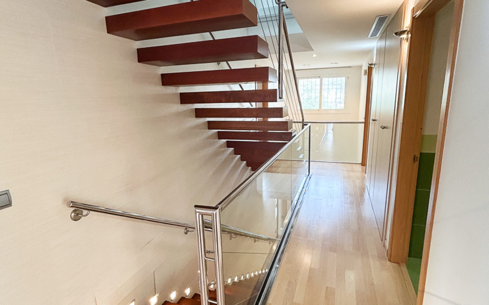 First floor (20)